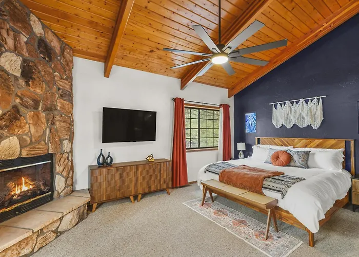 Ferienhaus Modern Mountain With Wall-of-windows Forest Views. Flagstaff
